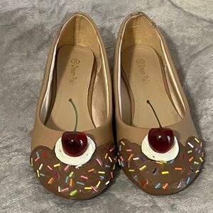 NWOB Dream Pairs Handcrafted Cherry Ice Cream Sundae Flats size 9